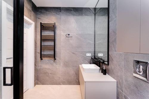 a bathroom with a sink and a shower at Tomas apartments in Chişinău