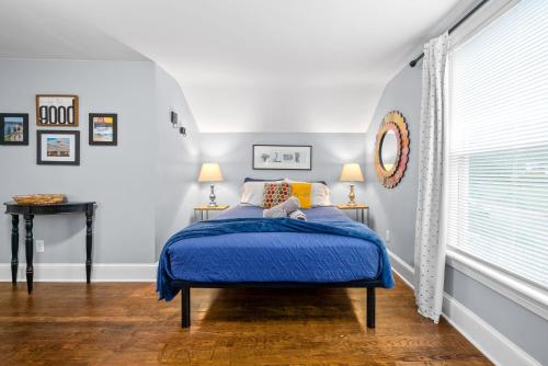 Katil atau katil-katil dalam bilik di Memories on Madison - Entire Home w/ Game Room & Outdoor Fire Pit (102 Madison Ter)