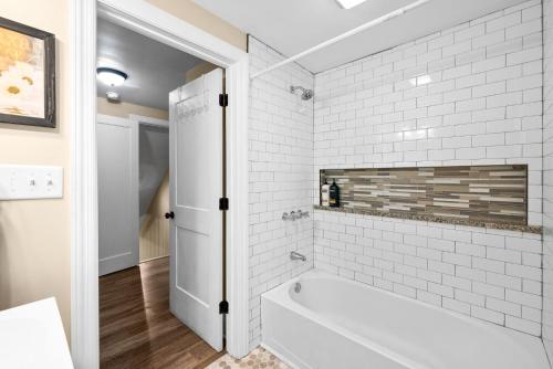 A bathroom at The Loft At Madison Terrace - Private Unit