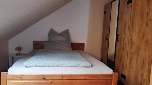 Cama ou camas em um quarto em Schwalbenhof Guxhagen