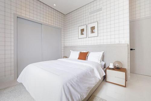 Tempat tidur dalam kamar di Luxury Centric Upscale Condo