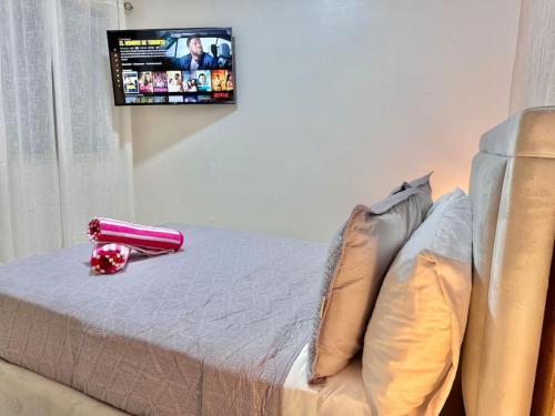 a bedroom with a bed and a flat screen tv at Cozy Hideaway Apt Near Beach in Boca Chica
