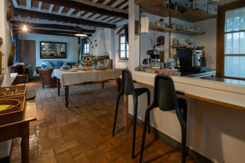 a kitchen and dining room with a table and chairs at Olimagio Farm Stay with animals and 25m pool, beach at cycling distance in Pietrasanta