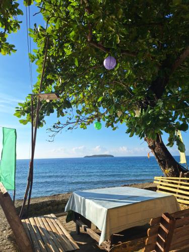 Gallery image of Island Front - Bangcogon Resort and Restaurant in Oslob