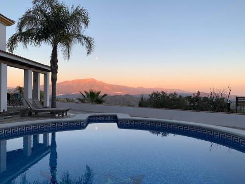 Bazén v ubytování Casa Rural Finca Volando in the mountains of Málaga nebo v jeho okolí