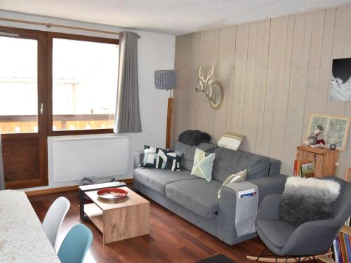 Appartement Pralognan-la-Vanoise, 3 pièces, 6 personnes - FR-1-464-126にあるシーティングエリア