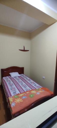a bedroom with a bed with a colorful blanket at DonnaSabi in Tingo María