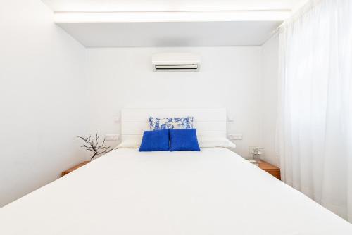 Postel nebo postele na pokoji v ubytování Luxury First Line Apartment.