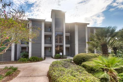 Κήπος έξω από το 4 Mi to Beach St Simons Island Golf Course Condo