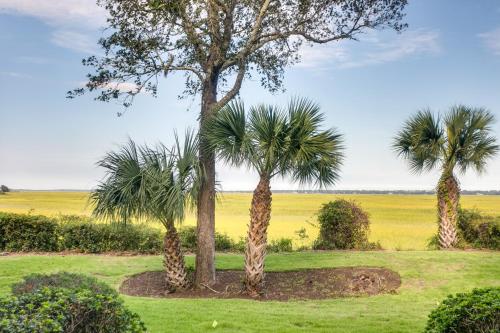 Κήπος έξω από το 4 Mi to Beach St Simons Island Golf Course Condo