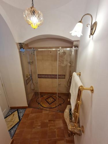 Ένα μπάνιο στο Villa Barluzzi