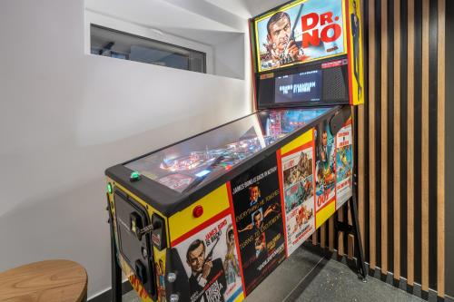 a video game machine in a room with games at Tatry Mozaika Willa PREMIUM & SPA - Sauna, Jacuzzi, Flipper by RentiloPL in Zakopane