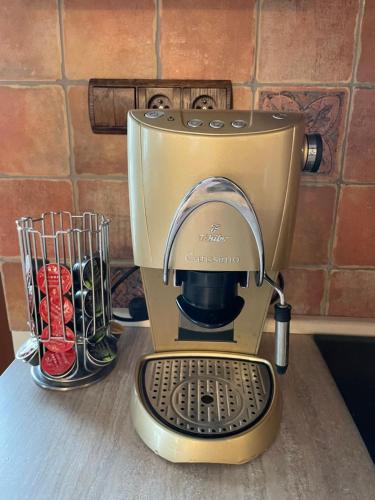 a coffee maker sitting on top of a counter at Exkluzivní chalupa Podještědka s grilem a saunou in Světlá pod Ještědem