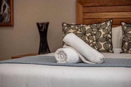 Letto o letti in una camera di Bushbaby Valley Lodge