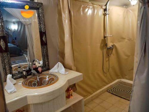a bathroom with a sink and a shower at Arena y Sol Merzouga Camp in Merzouga