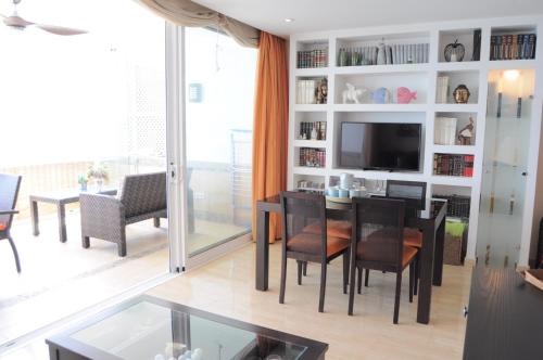 Magnificent Front Sea Views Apartment