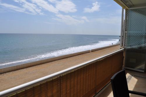 Magnificent Front Sea Views Apartment