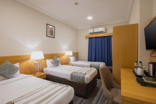 Łóżko lub łóżka w pokoju w obiekcie Snood Al Maaly Hotel