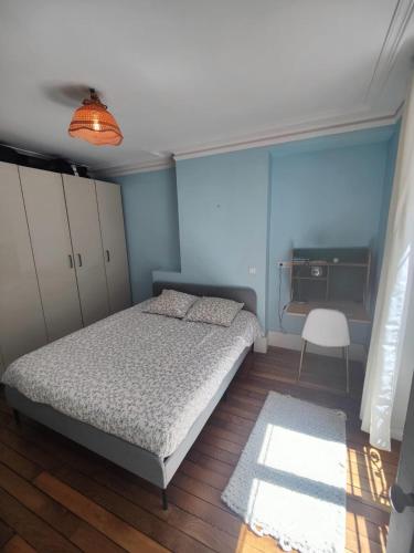 Appartement cosy 40m2 - Montmartre 객실 침대