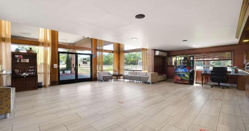 a large living room with a large floor to ceiling windows at Best Western Amador Inn in Jackson