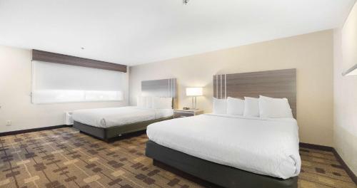 Postel nebo postele na pokoji v ubytování Best Western Amador Inn