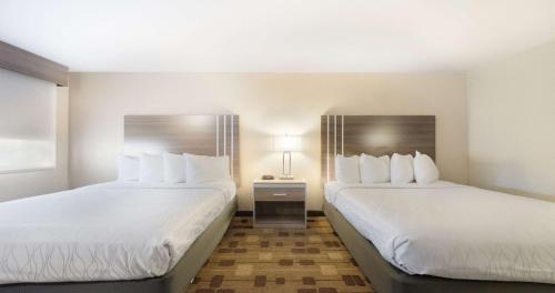 Postel nebo postele na pokoji v ubytování Best Western Amador Inn