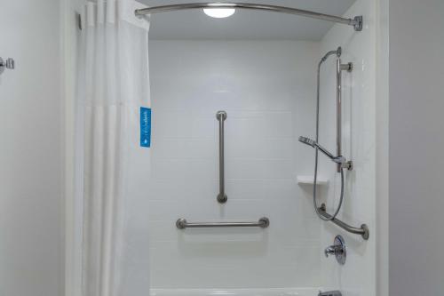 Bilik mandi di Hampton Inn La Crosse/Onalaska