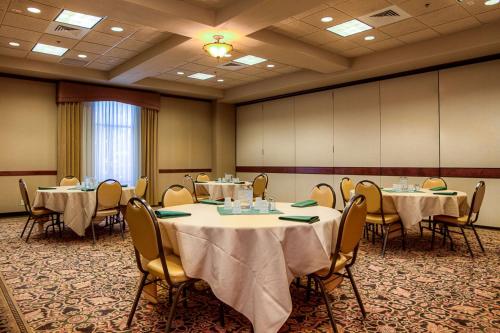 Εστιατόριο ή άλλο μέρος για φαγητό στο Hampton Inn & Suites Mountain Home