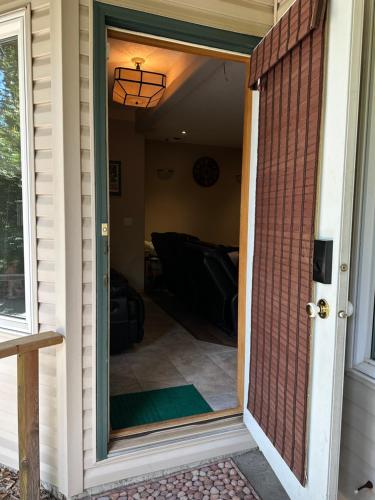 Basement Walkout Suite – Photos 5