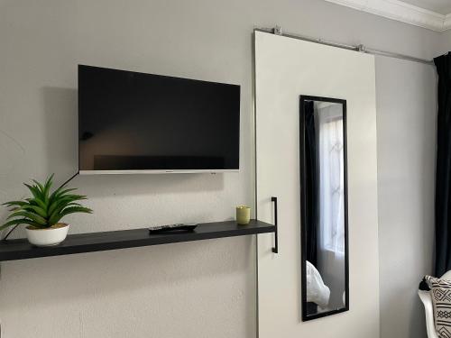 Μια τηλεόραση ή/και κέντρο ψυχαγωγίας στο Studios at Monarch Inn