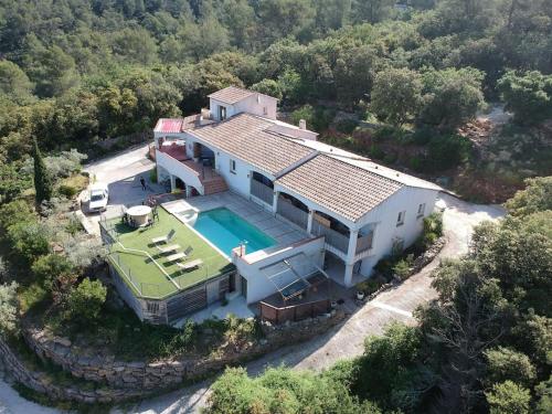 Photo de la galerie de l'établissement Sublime Bastide vue exceptionnel au calme incroyable avec spa et vue panoramique au calme Le Mas des faraches, à Solliès-Toucas
