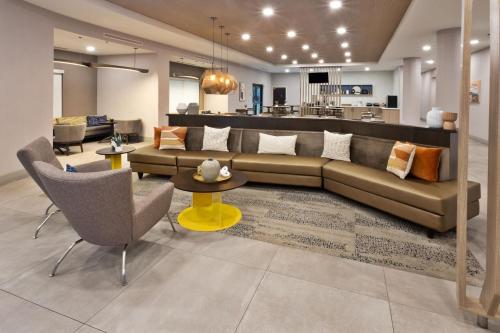 Posezení v ubytování SpringHill Suites Birmingham Colonnade