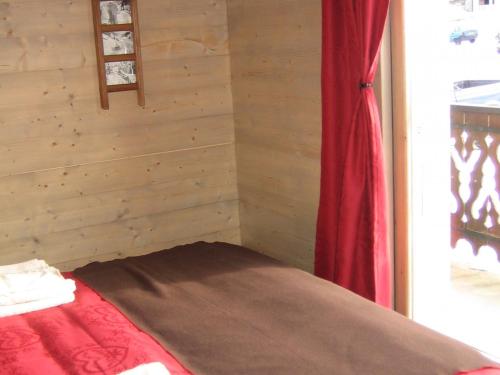 Photo de la galerie de l'établissement Charmant appartement avec WiFi et parking privé aux Gets - FR-1-671-79, aux Gets