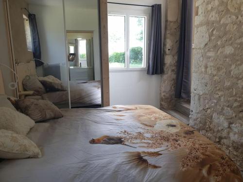 Postel nebo postele na pokoji v ubytování SPA, Patio et Maison privés - Détente à la campagne