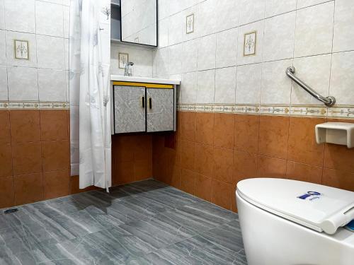a bathroom with a toilet and a sink at 2BR Maryam villa near Tesco & beach. in Bang Tao Beach