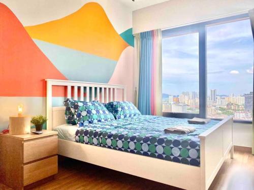 Tempat tidur dalam kamar di Tropicana 218 Macalister - Georgetown WonderColor 2BR Suite