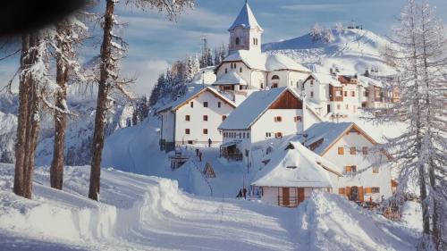 a small village covered in snow with a church at Landhaus Marie in Hermagor