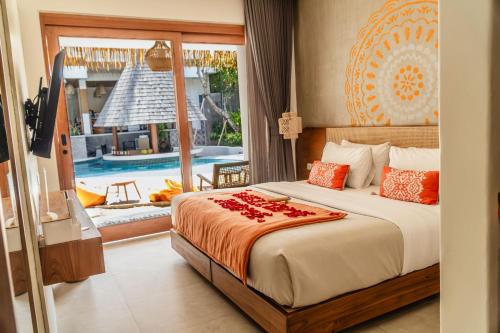 a bedroom with a bed with a view of a pool at Roomates Hostel Canggu by Ini Vie Hospitality in Canggu