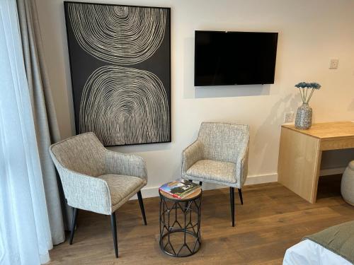 TV a/nebo společenská místnost v ubytování Mirabelle Guesthouse