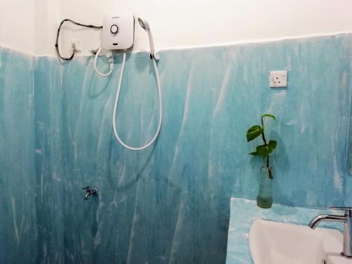 a bathroom with a shower with a plant in it at Ella C&D Paradise in Ella