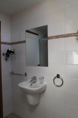 a bathroom with a sink and a mirror at Le Grenier de la Floye - Gîte Coquelicot in Mettet