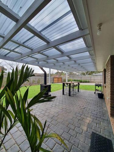 Gallery image of Golf and Grapes in Sunbury