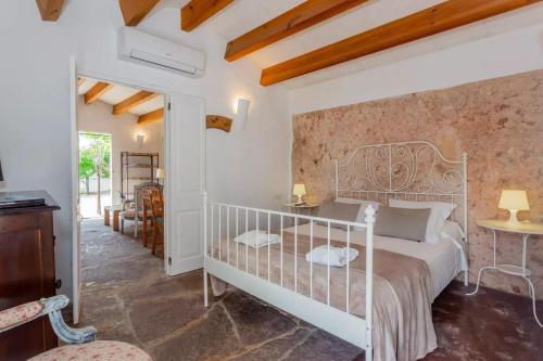 Postel nebo postele na pokoji v ubytování Menorca Agroturismo Llimpet