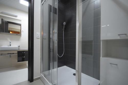 Et badeværelse på Villa Dragana