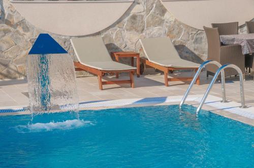 Villa Draganaの敷地内または近くにあるプール