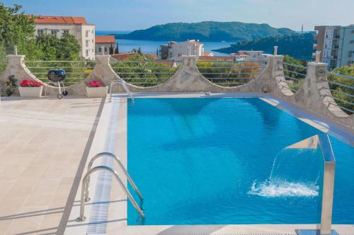Bazén v ubytování Villa Dragana nebo v jeho okolí