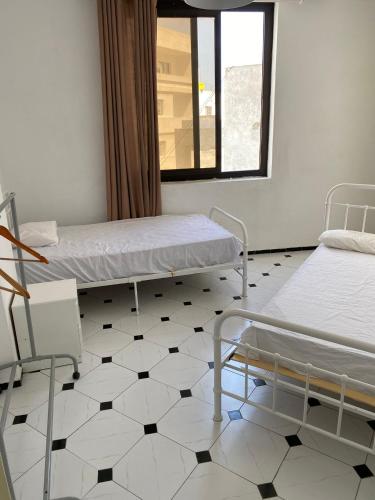 Postel nebo postele na pokoji v ubytování Tangier City center, room with 2 single beds