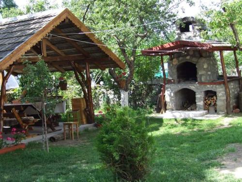 a patio with a stone oven in a yard at Zori de zi in Bran
