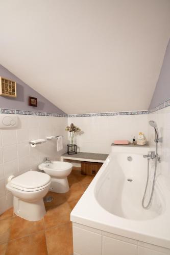 Ένα μπάνιο στο Villa Marilì