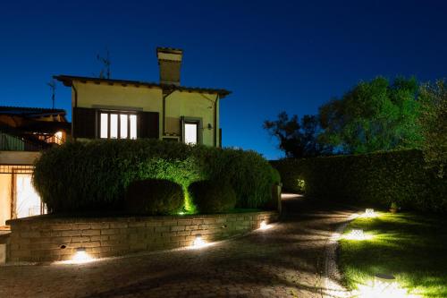 Κήπος έξω από το Villa Marilì